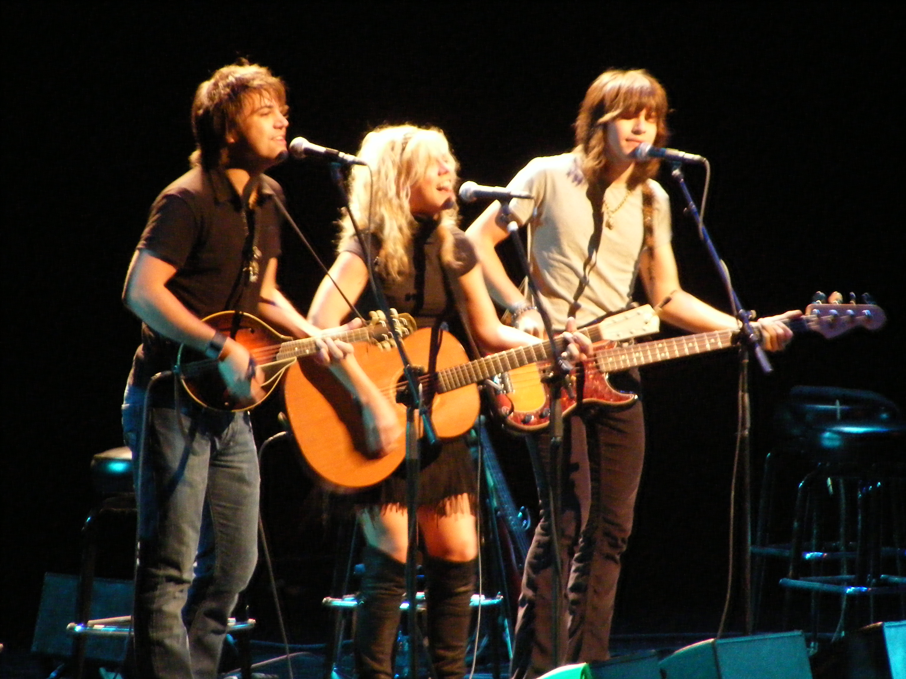 the band perry tour bus